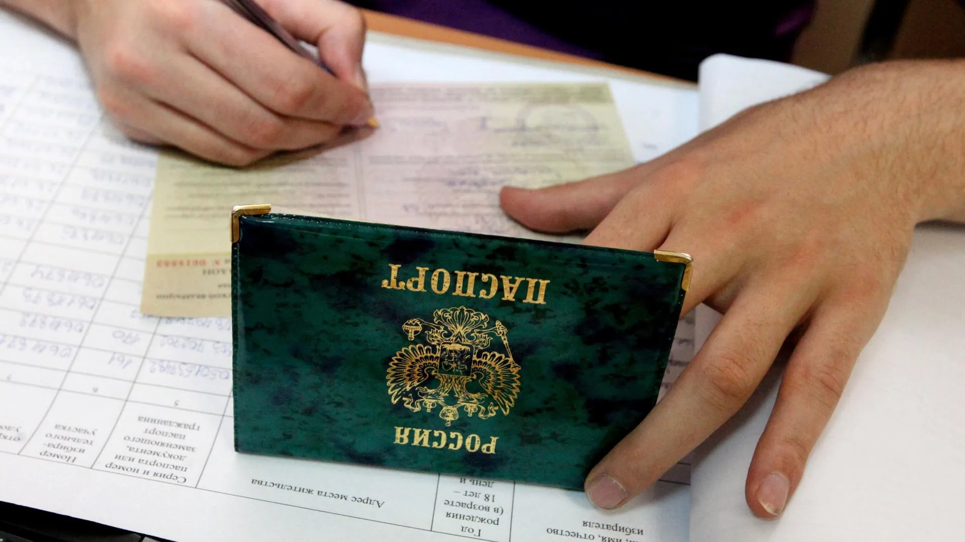 Более 640 тыс открепительных удостоверений для голосования выдали в России