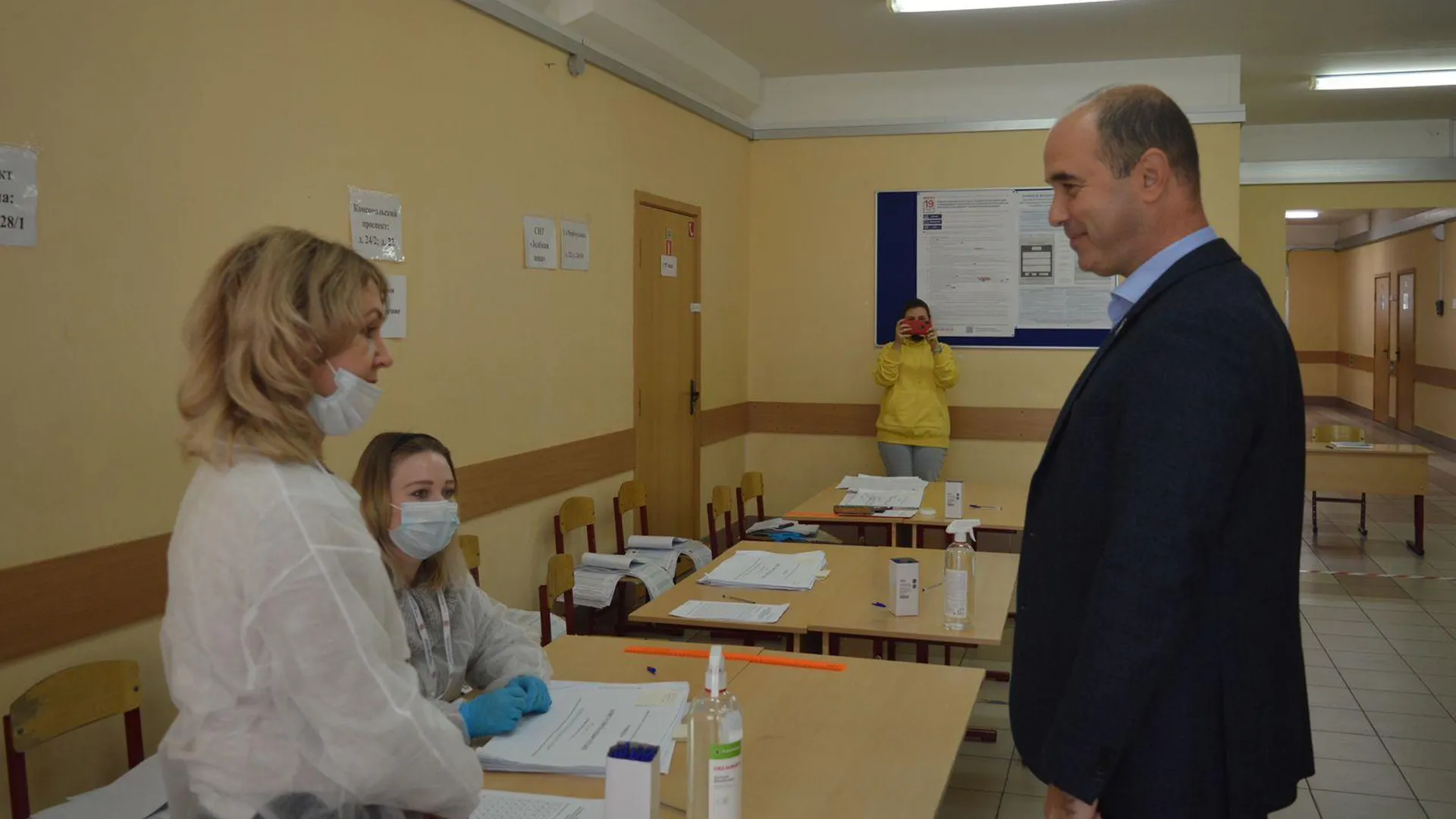Зампредседателя совета депутатов Люберец проверил работу избирательных участков в округе