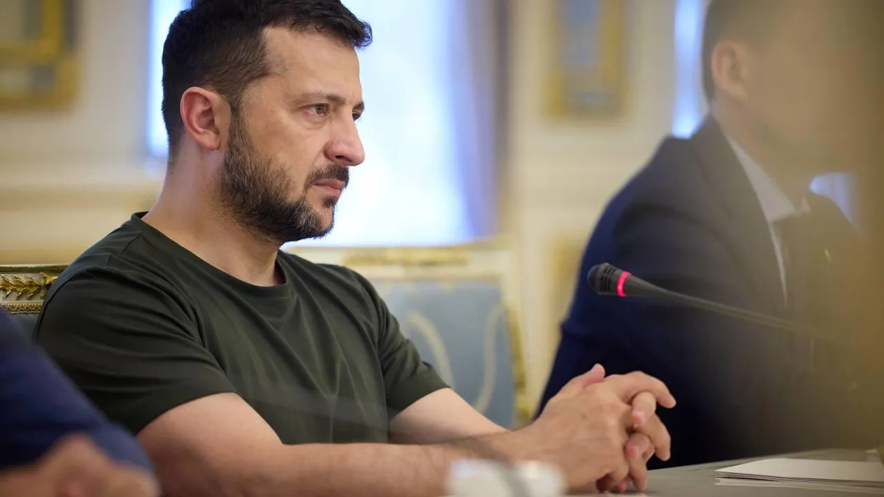 «Зеленский и несколько невыборных». Econonist узнал, кто реально правит Украиной