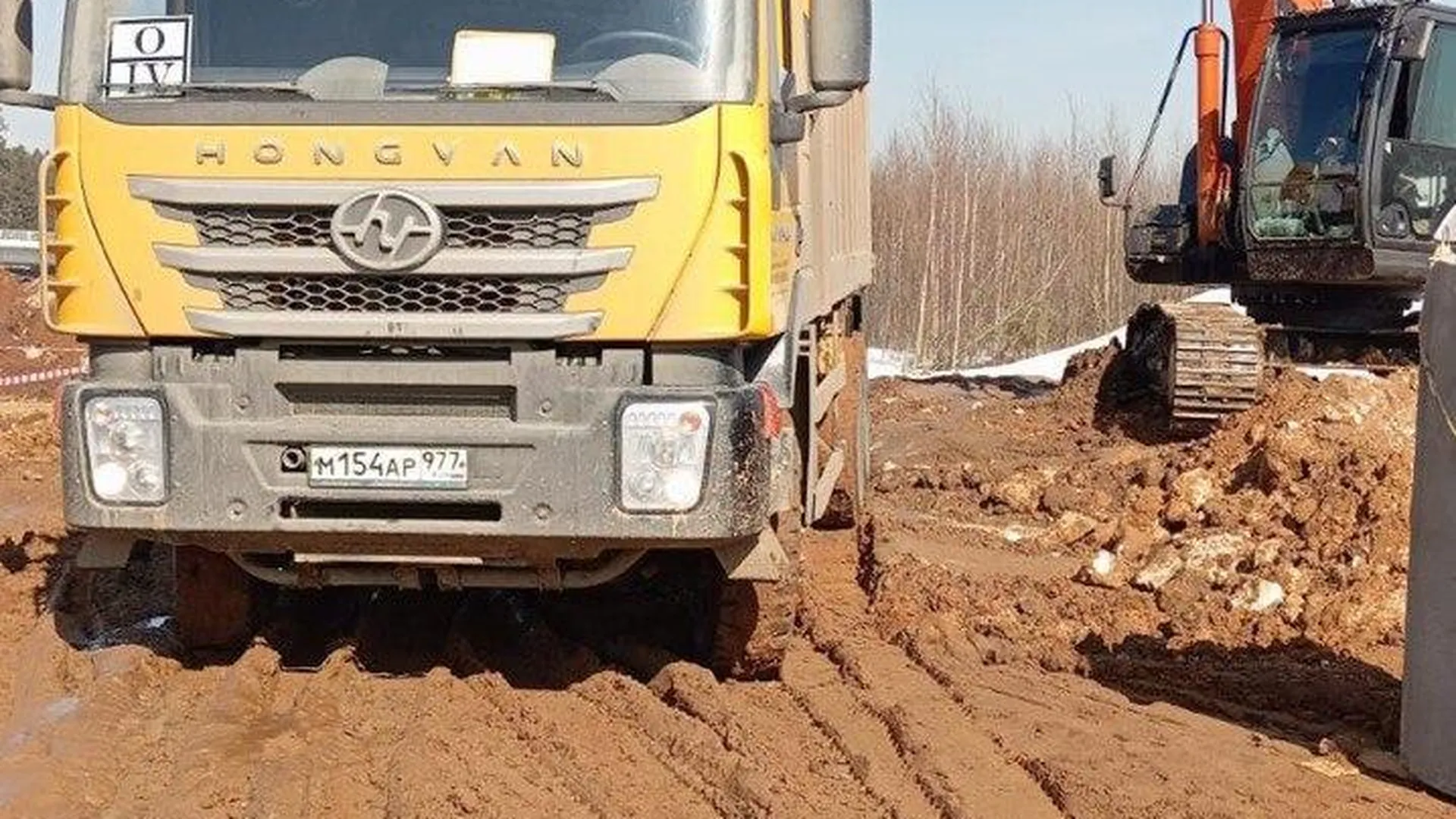 Реконструкцию Пироговского шоссе в Мытищах завершили более чем на 35%