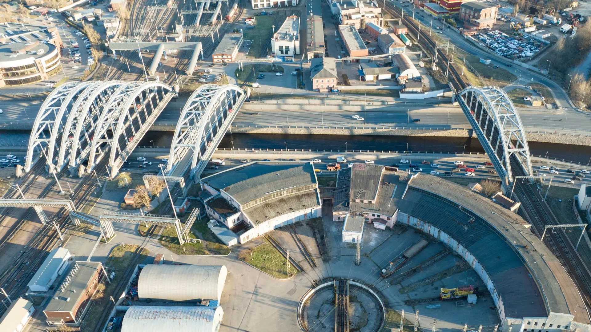 В Петербурге требуют переименовать Американские мосты