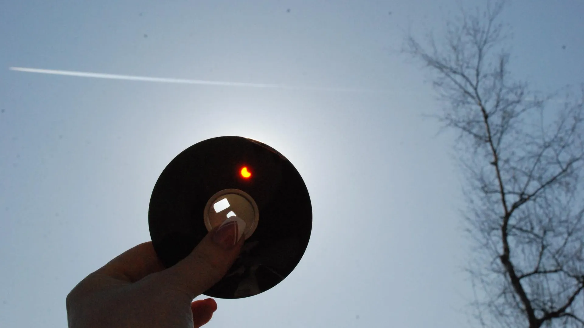 Жители Московского региона могут наблюдать частное затмение Солнца