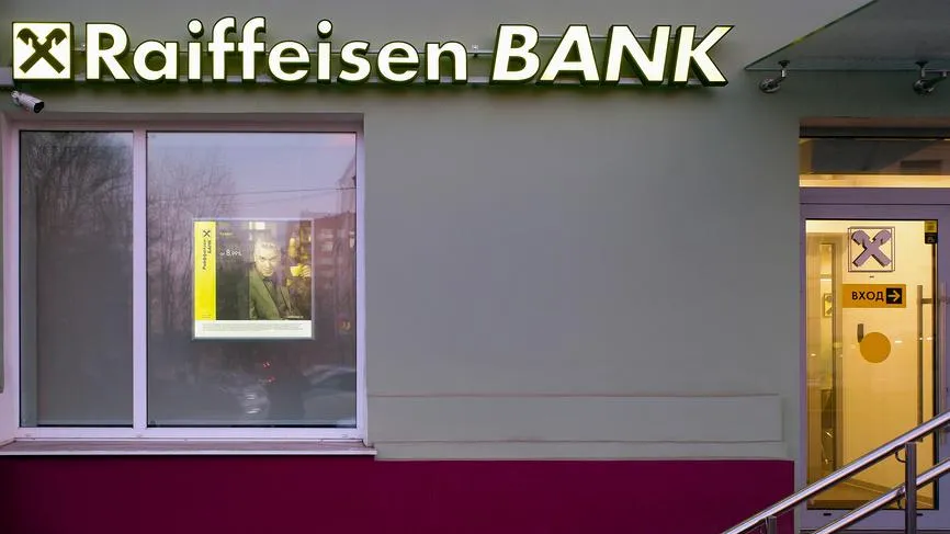 Raiffeisen отрицает сообщения о приостановке продажи отделения в России