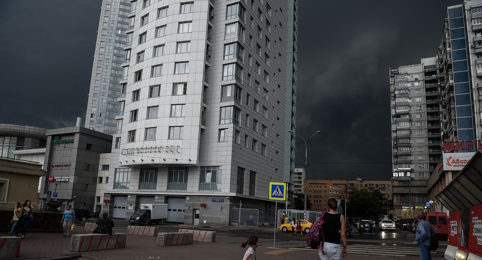 Синоптик Позднякова: шквалистый ветер, ливень и гроза обрушатся на Москву 5 июля