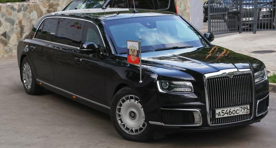 Путин передвигался по Якутску на Aurus Senat Limousine