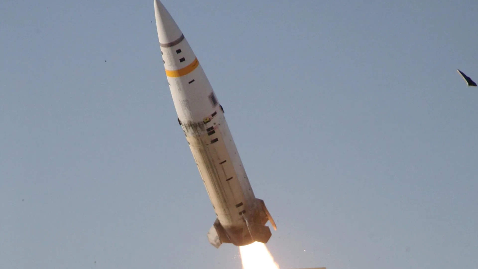NYT: зимой Байден тайно одобрил передачу 100 дальнобойных ракет ATACMS Украине