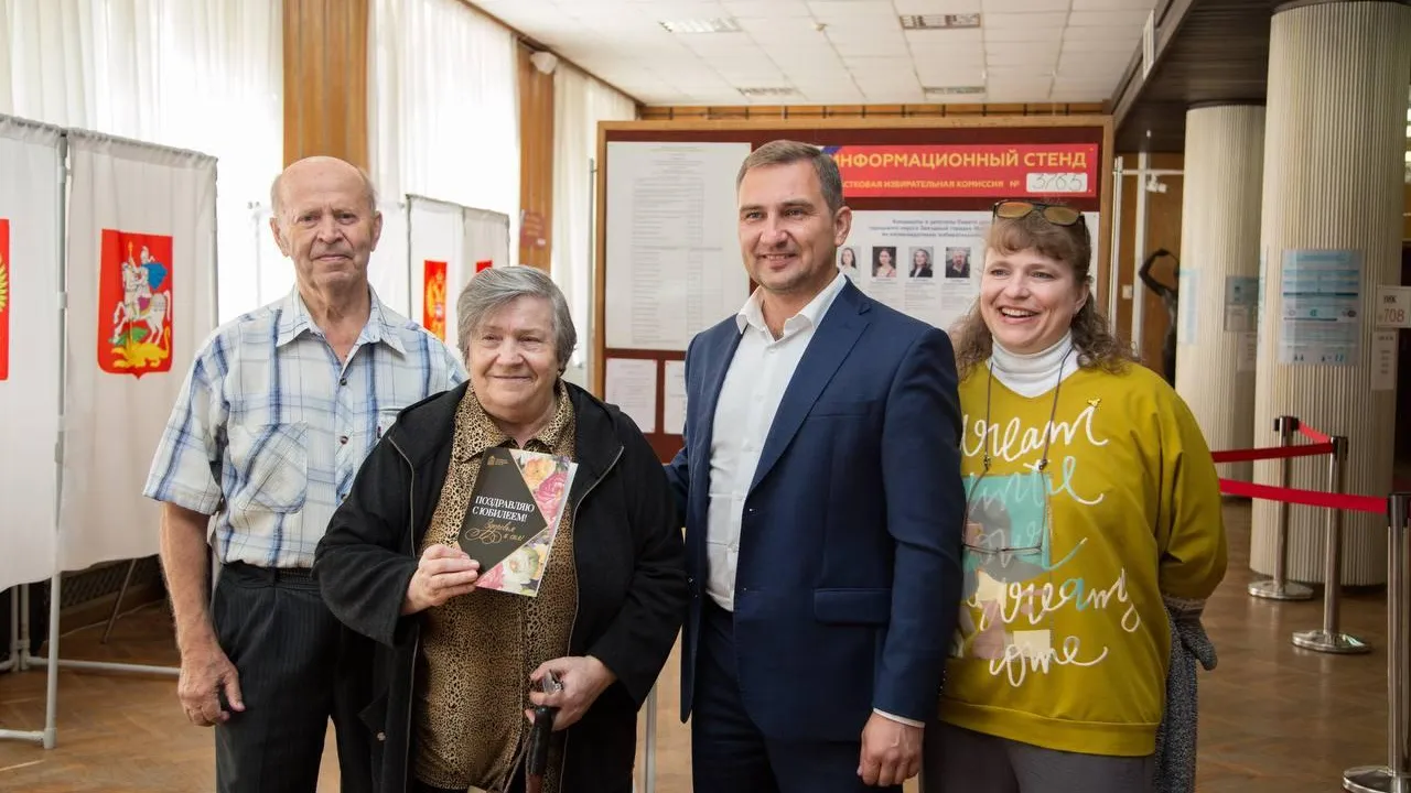 В Звездном городке проголосовала семья Бондаренко