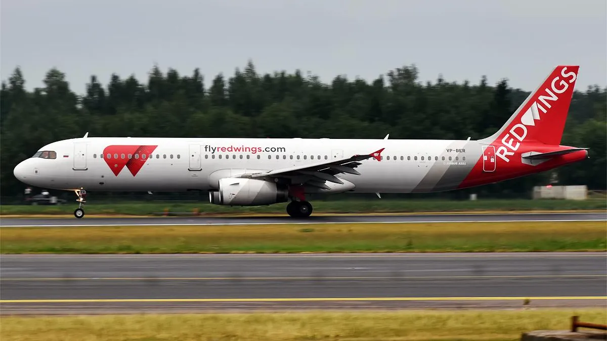Домодедово: пассажиров задержанного рейса отправят следующим бортом Red Wings