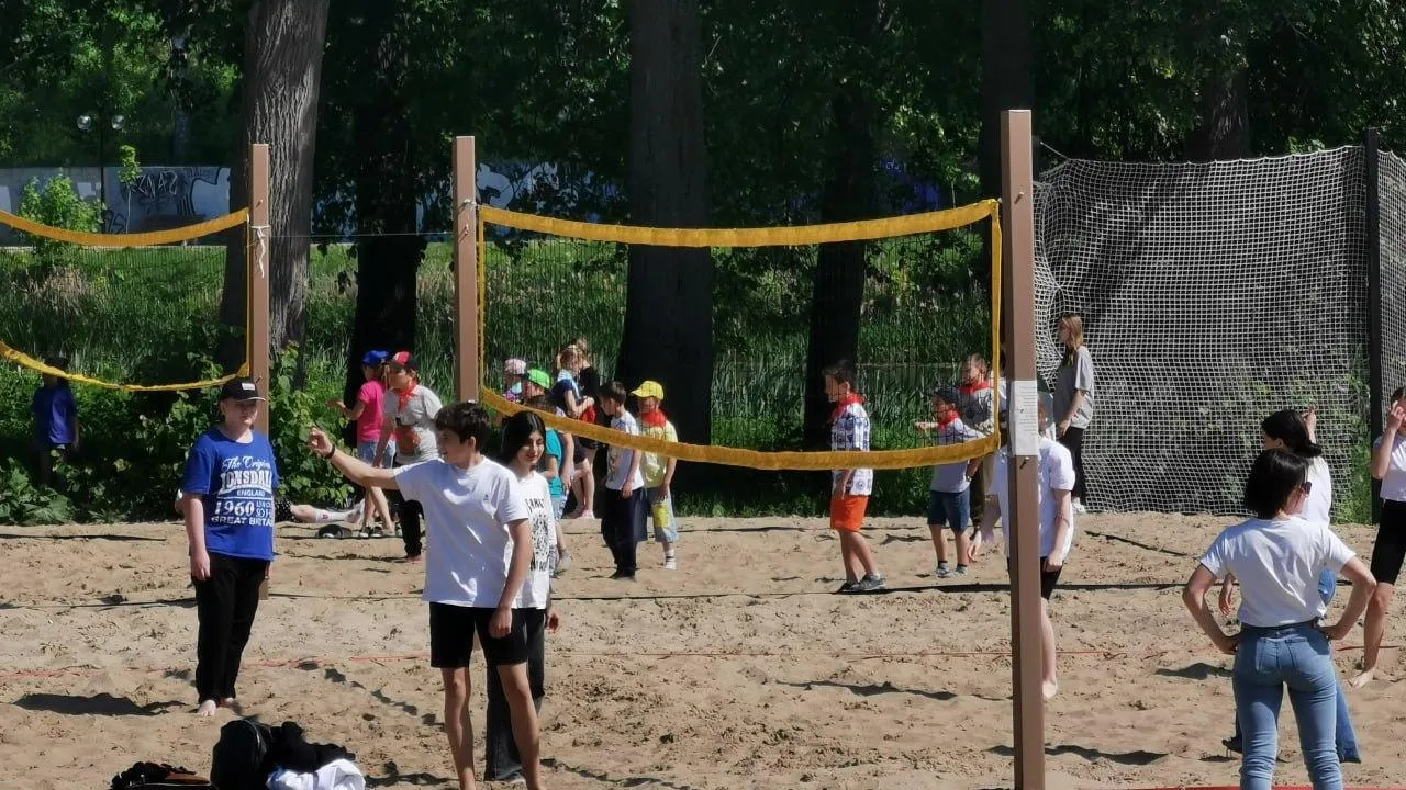Площадку для пляжного волейбола оборудовали в парке «Сестрорецкий» в Клину