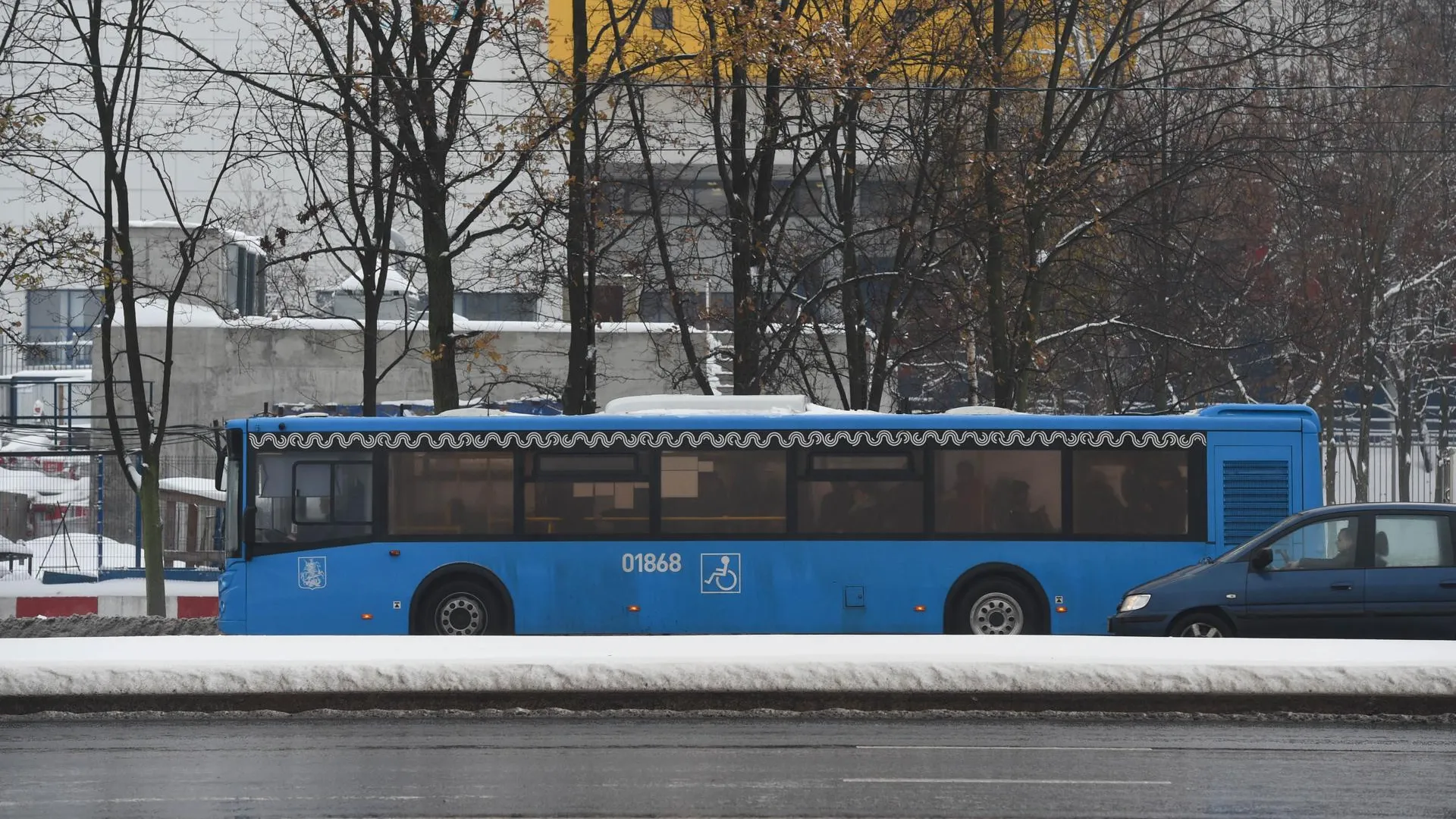 Ряд маршрутов автобусов и троллейбусов изменятся в Москве из‑за возведения  2 станций метро | РИАМО