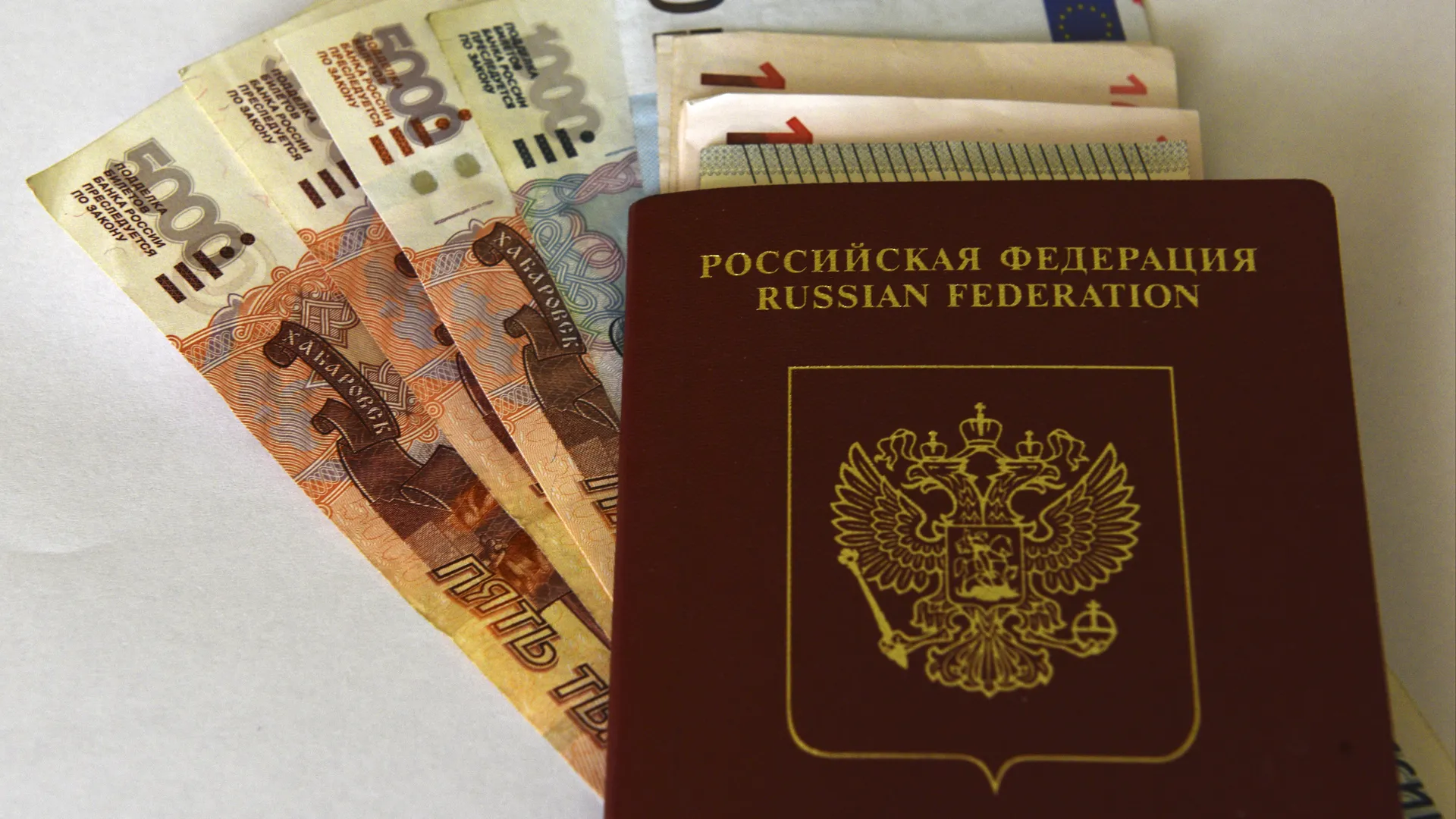 Российский загранпаспорт могут отобрать из-за буквы «ё»