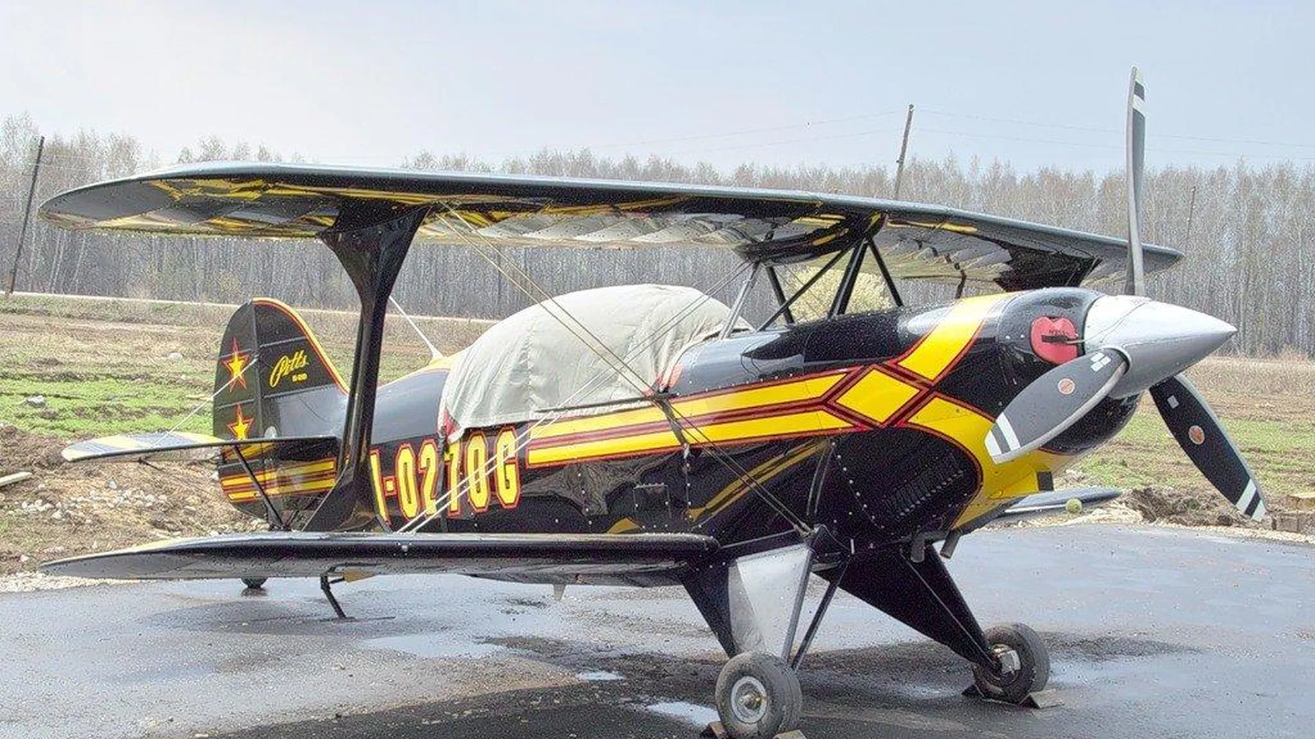 Спортивный самолет с 4 людьми на борту жестко сел в Луховицком районе
