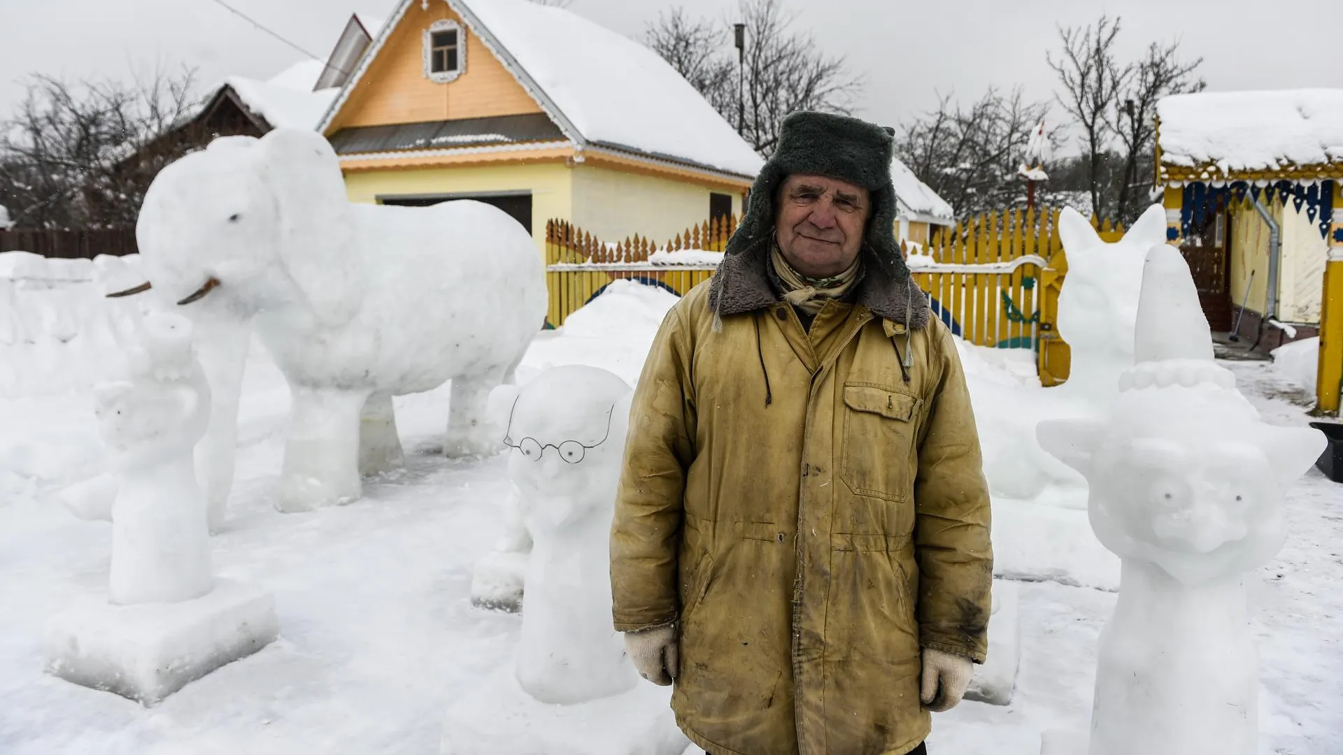 Снежный слон скульптора Евстратова: кто слепил ледяной зверинец в Подмосковье