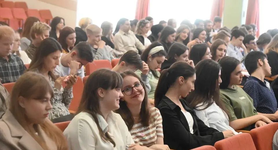 Школьники Ленинского округа подготовились к ЕГЭ в рамках Всероссийской акции