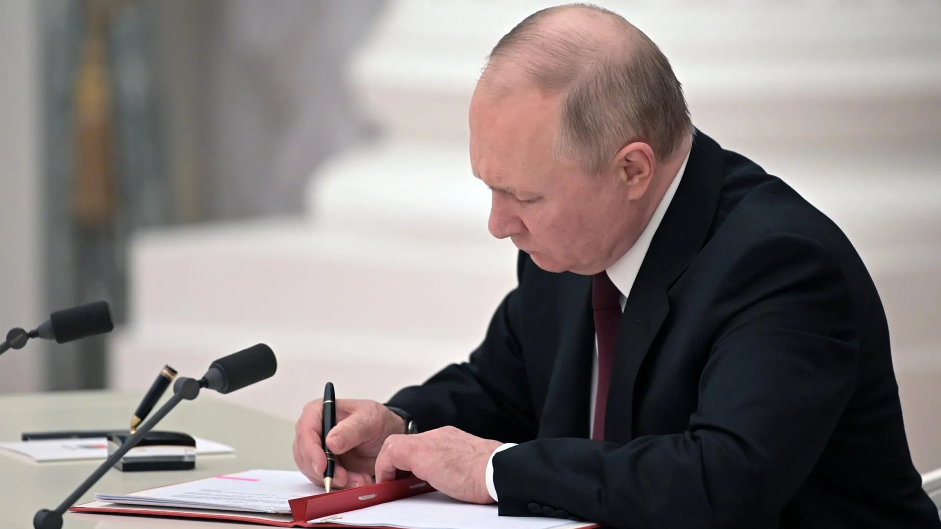 Путин подписал закон о повышении штрафов для зацеперов