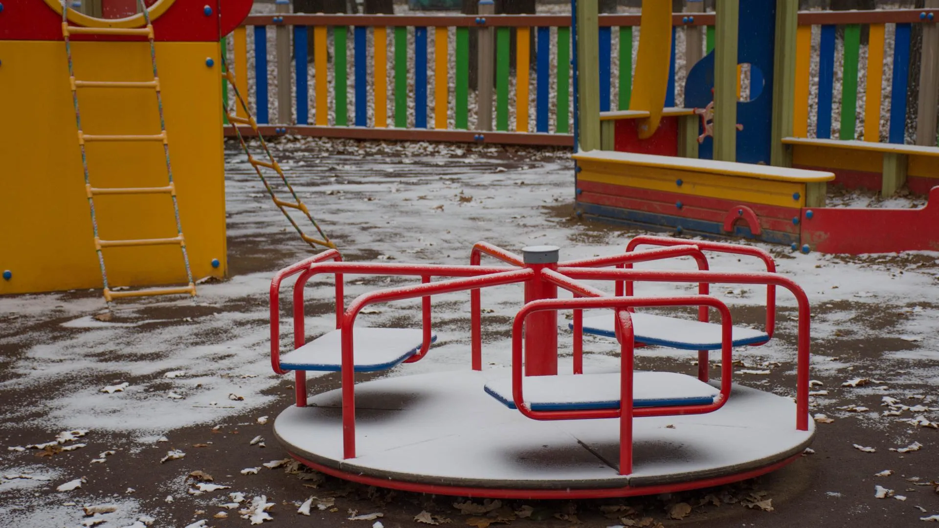 Две новые детские площадки открыли в Краснознаменске и Коломне