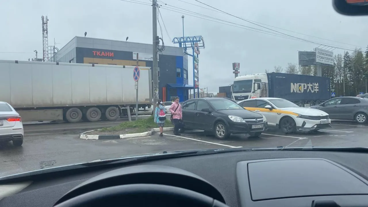 В подмосковном поселке Селятино начали решать проблему транспортного  коллапса | РИАМО