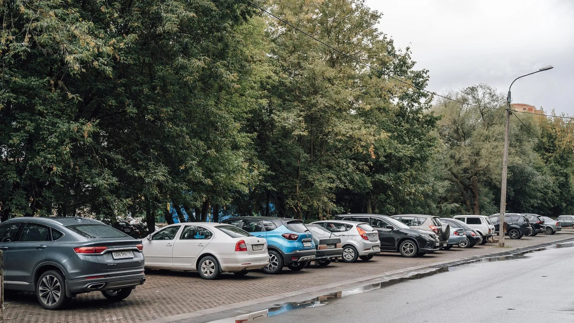 Около 8 тыс неправильно припаркованных автомобилей эвакуировали из ЖК  Подмосковья | РИАМО в Красногорске