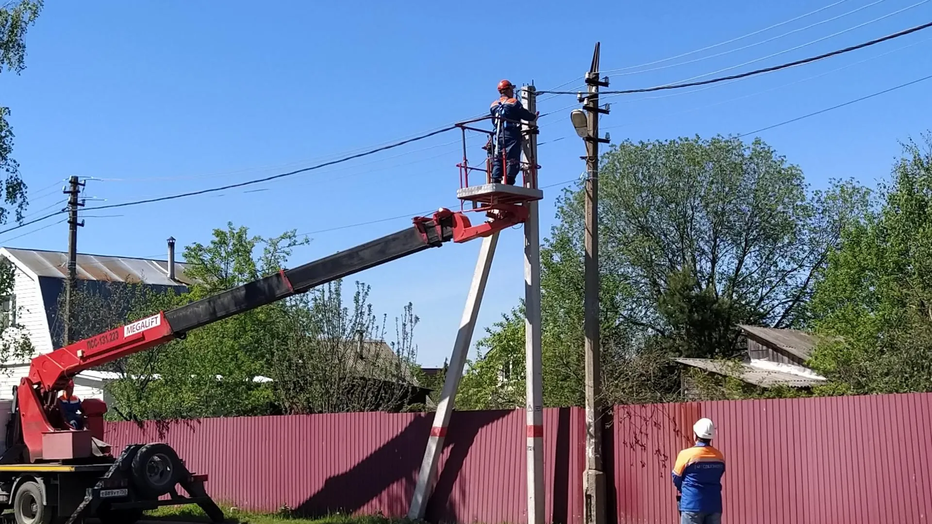 Подмосковные энергетики продолжают повышать качество электроснабжения  потребителей | РИАМО