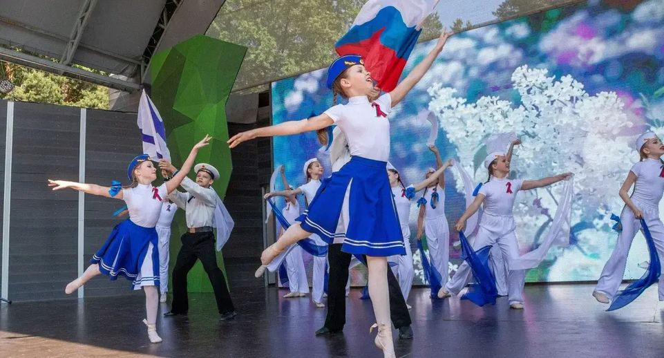 В 90 парках Подмосковья отпразднуют День флага России