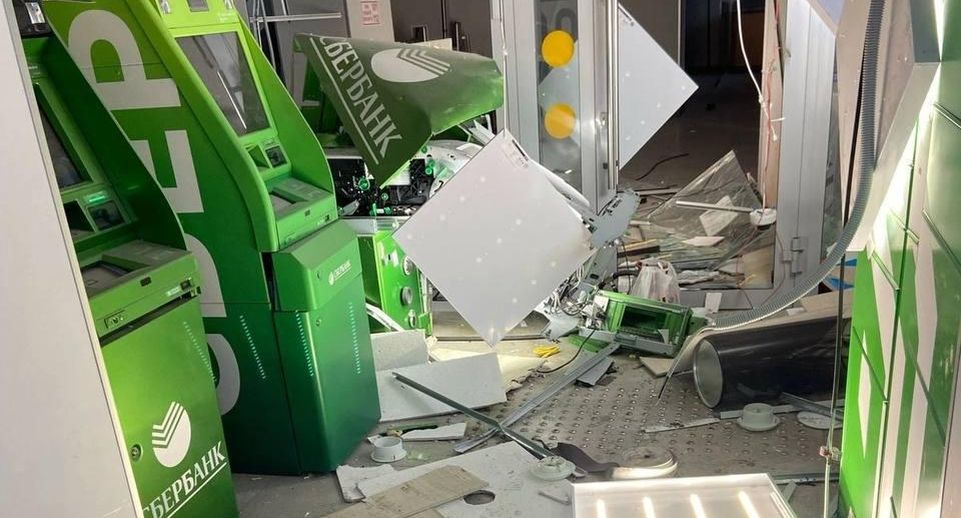 Злоумышленник взорвал банкомат в Омске