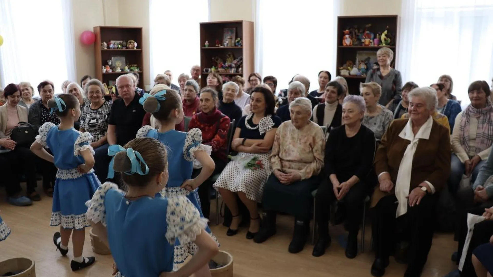 В комплексном центре «Домодедовский» женщин поздравили с наступающим 8 Марта