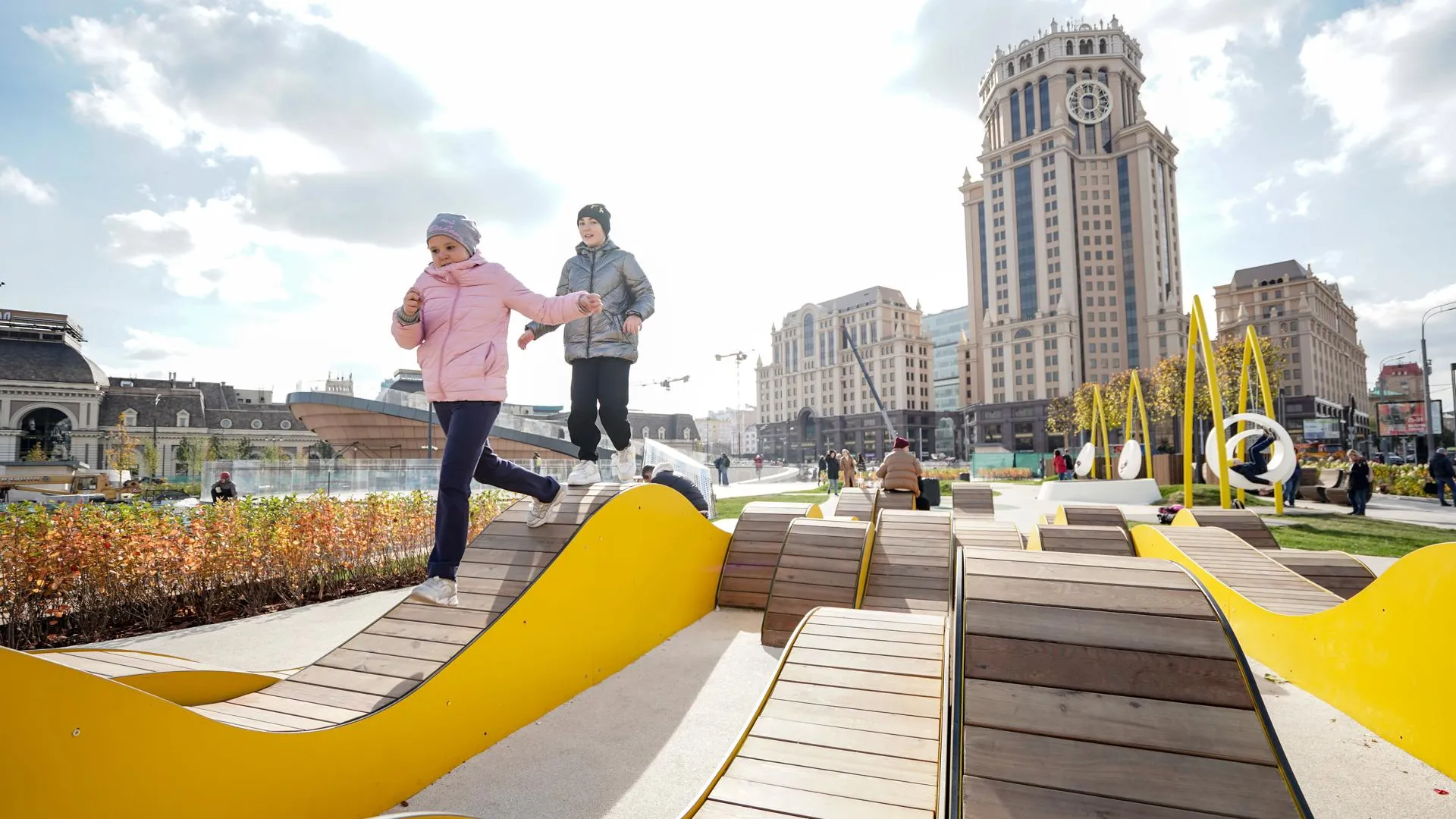 Как выглядит новый парк на Павелецкой площади