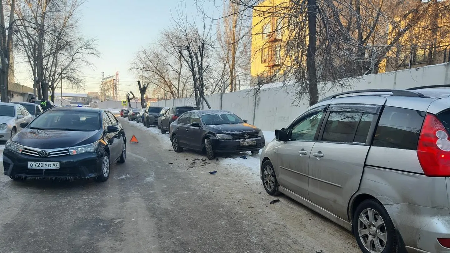 В Подольске автоинструктор сбил человека и протаранил несколько автомобилей  | РИАМО в Подольске