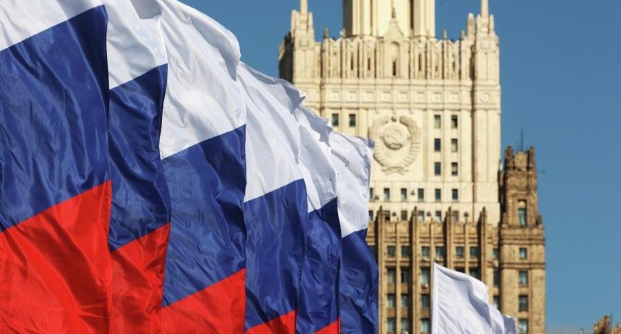 Москву украсили более 2 тыс флагов в честь Дня России