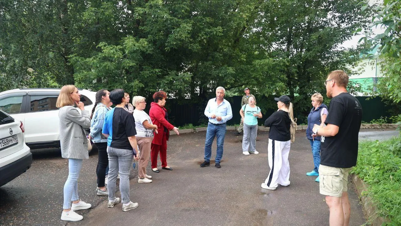 В Волоколамске проверили состояние и уборку дворов на улицах Садовая и Панфилова