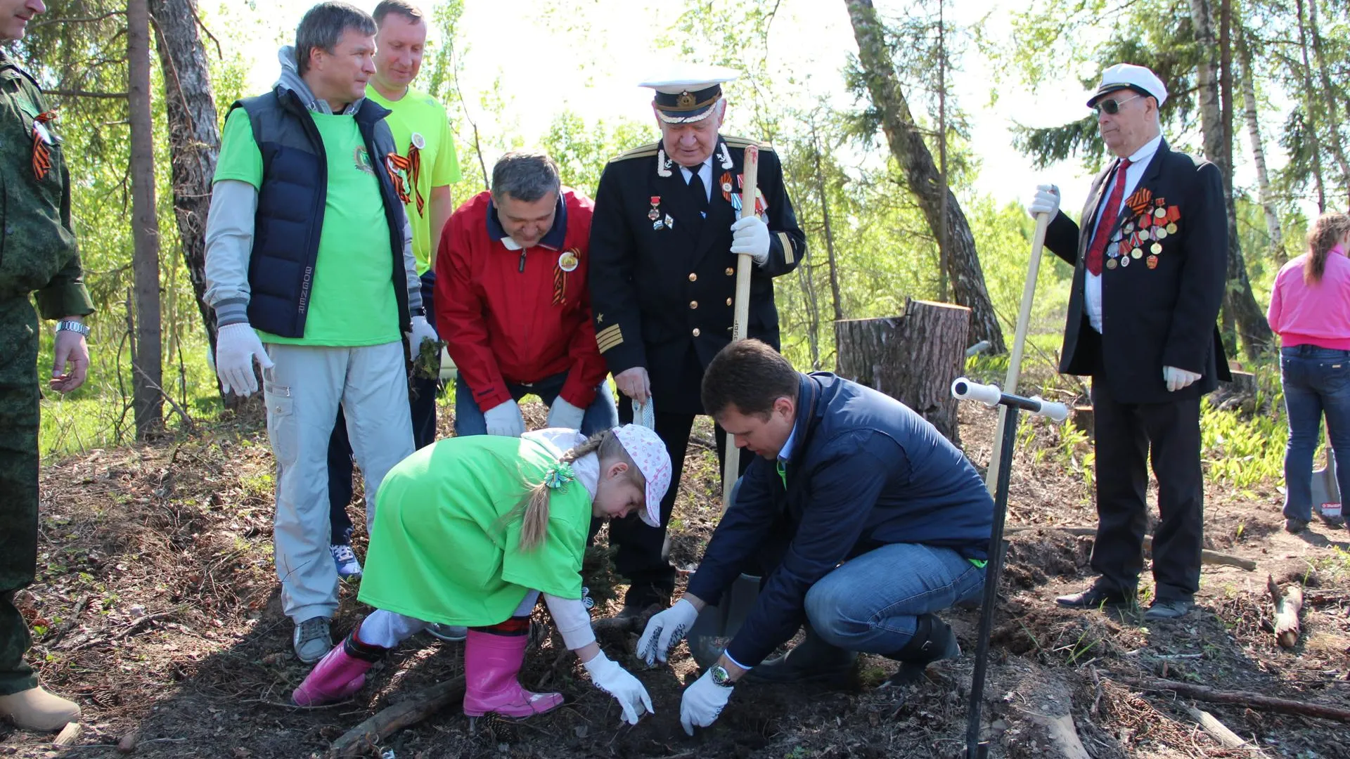 Никита Чаплин принял участие в акции «Лес Победы» в Мытищах
