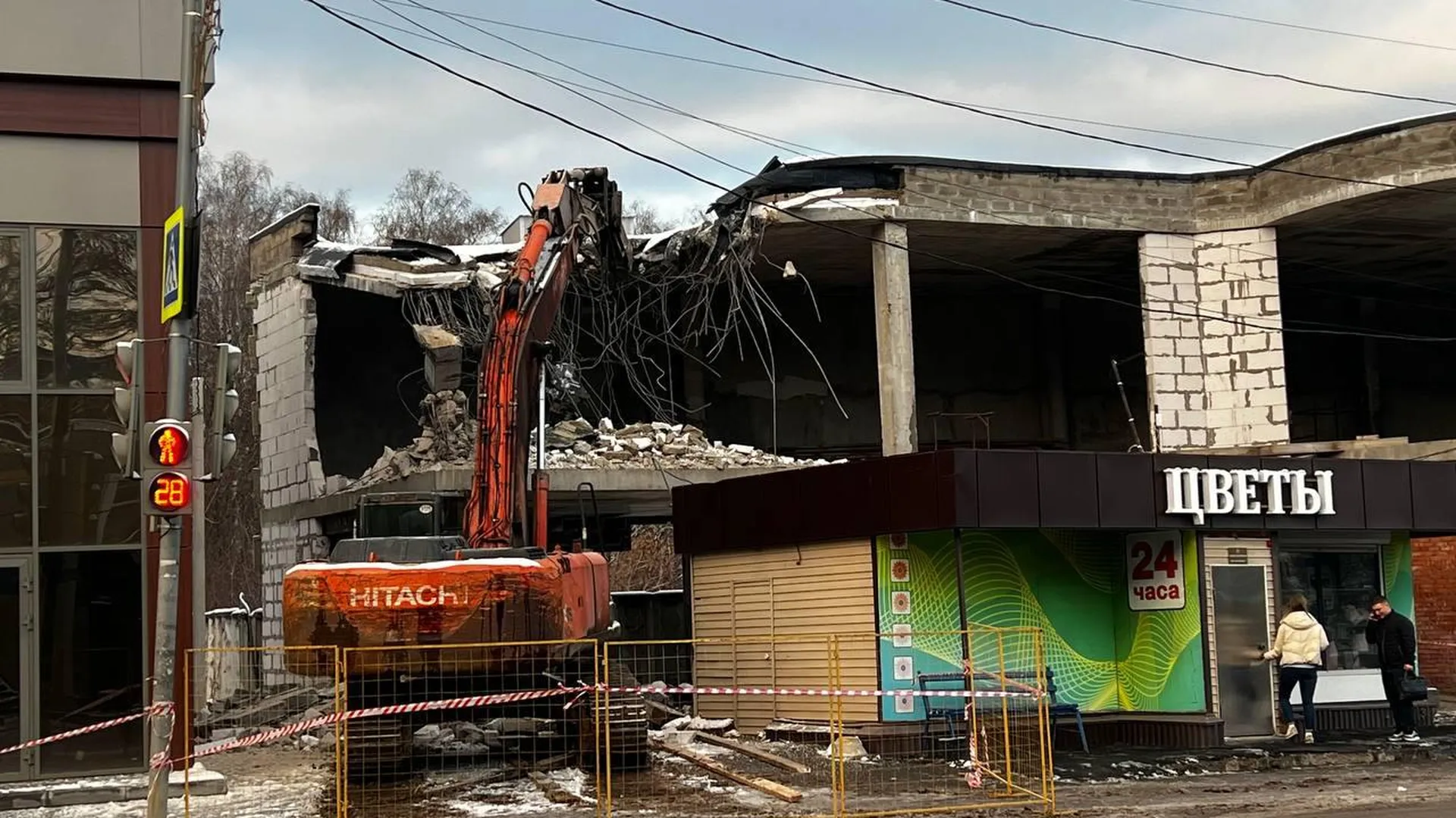 В Ленинском округе снесли незаконно построенный торговый центр