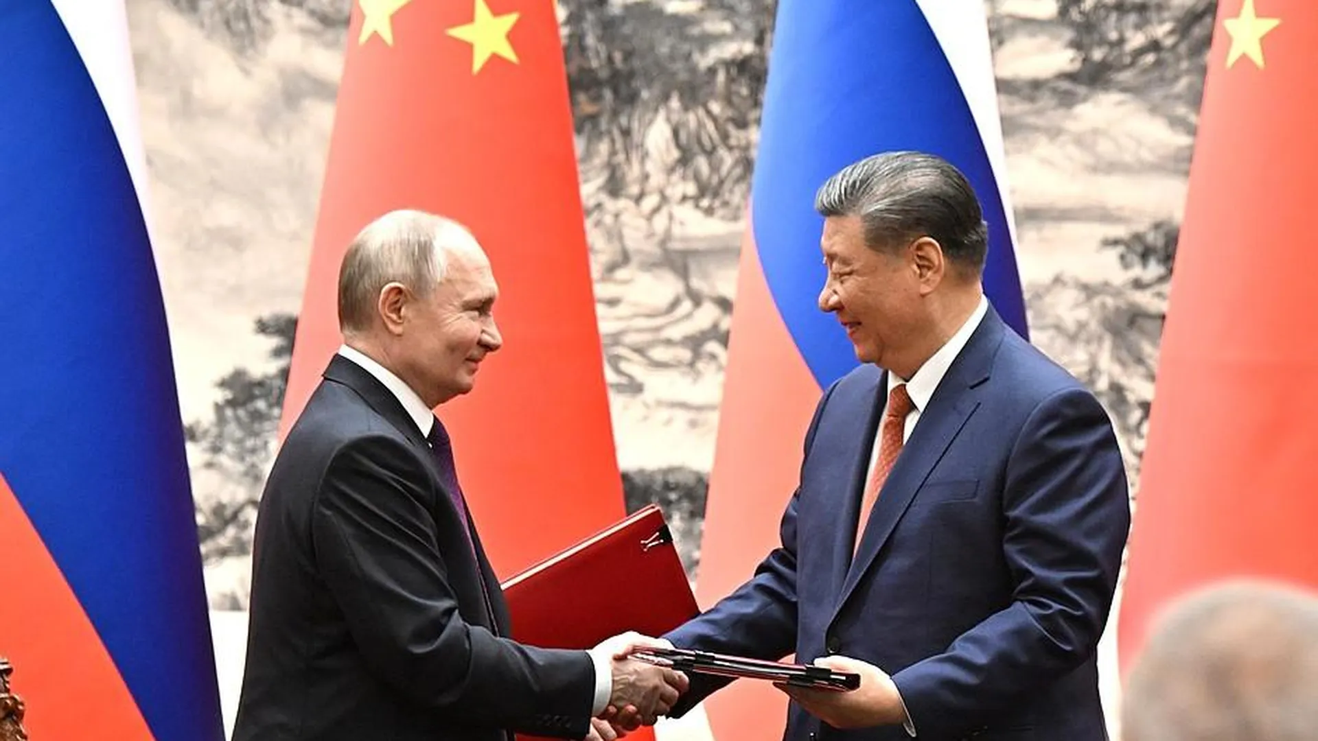 Россия и Китай пришли к мнению, что США мыслят категориями «холодной войны»