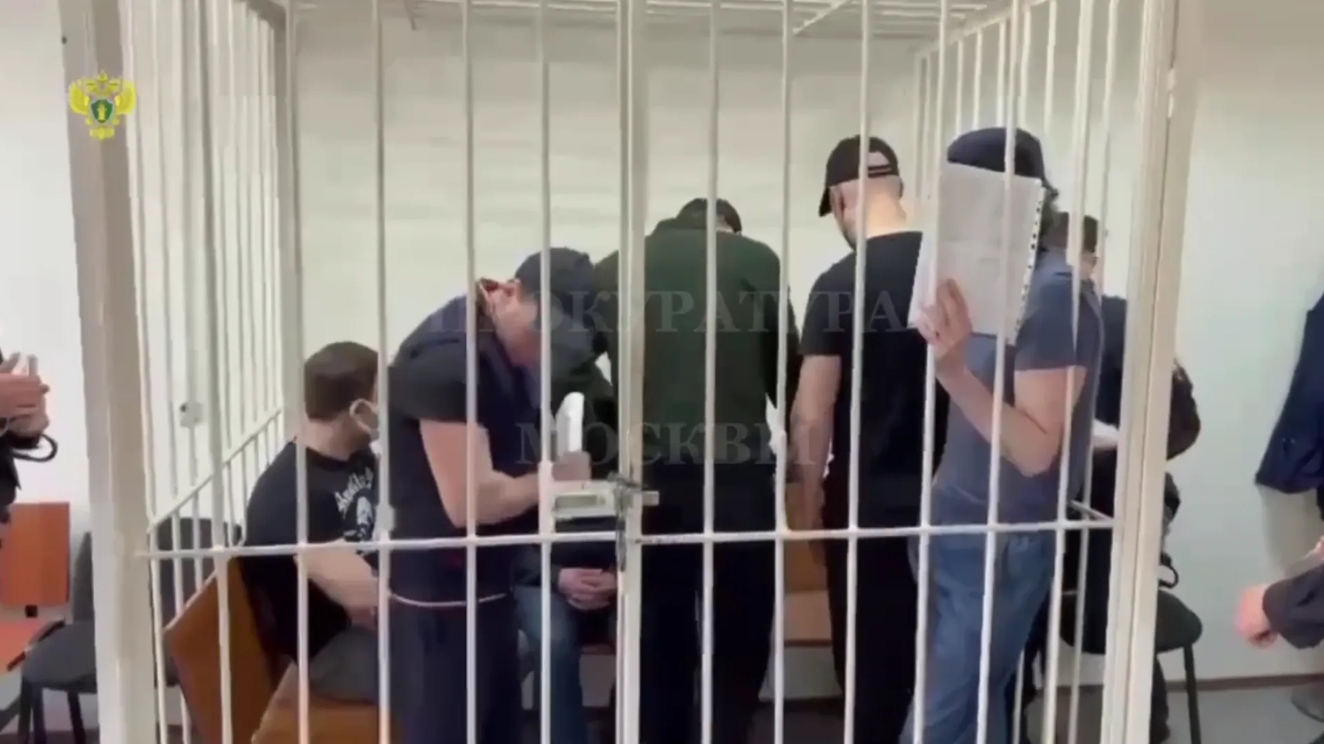 Суд отправил в тюрьму шесть автоподставщиков в Москве