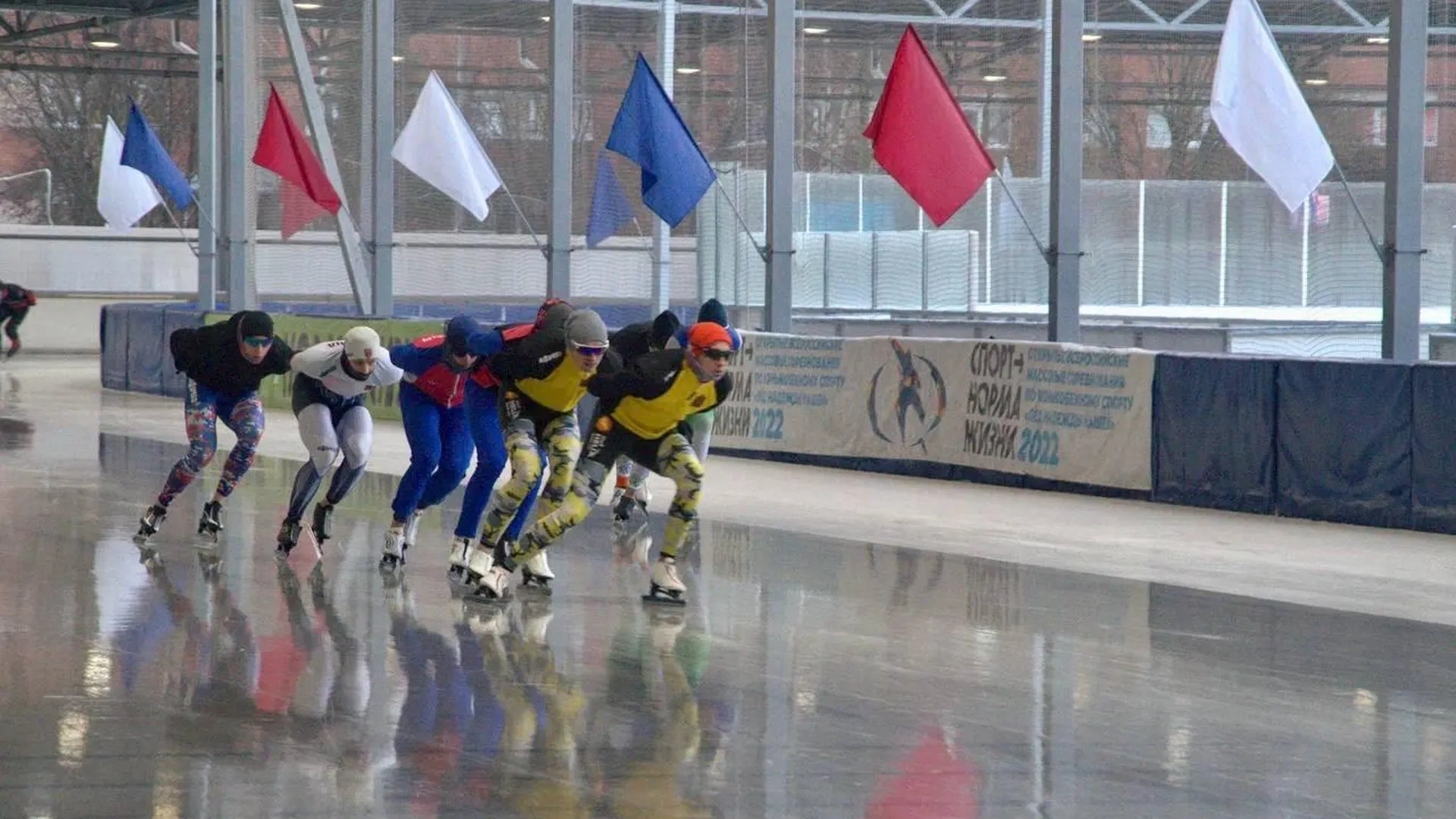 Подмосковные спортсмены взяли 10 медалей на Кубке России по конькобежному спорту