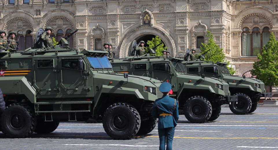 Москвичам покажут прямую трансляцию парада Победы в общественном транспорте
