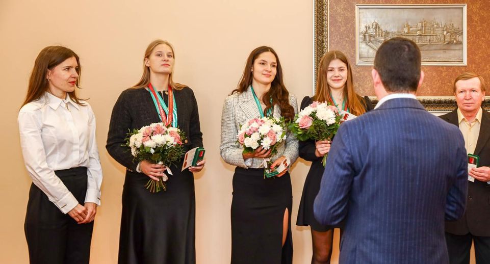 Глава Раменского округа наградил выдающихся спортсменов и тренеров