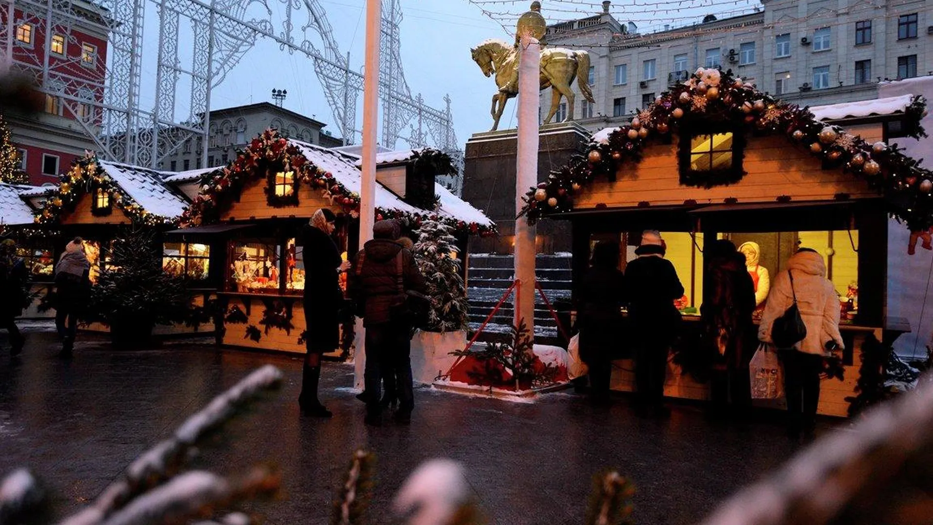Продажу алкоголя в местах массовых гуляний на Новый год запретят в Москве