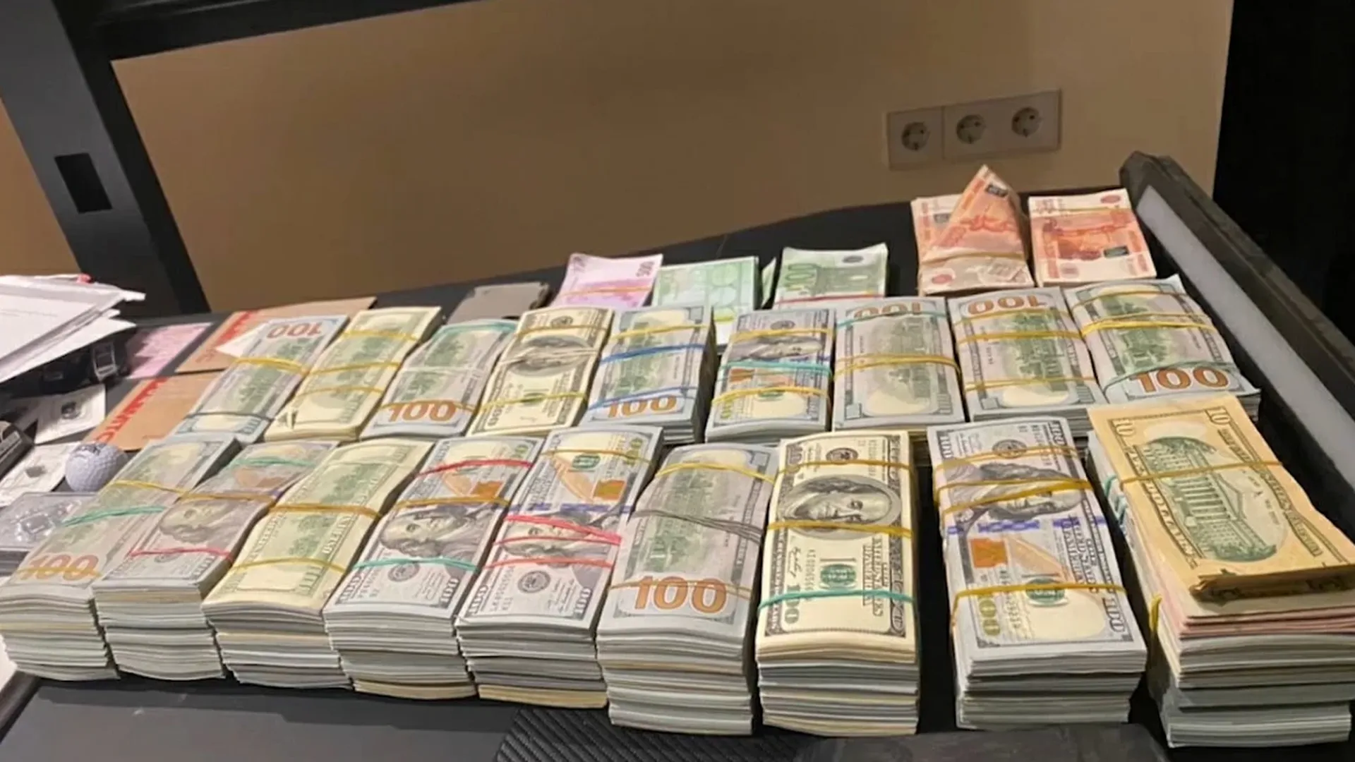200 Миллионов Рублей Фото