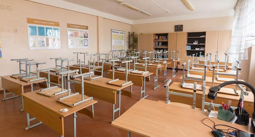 Житель Омска сделал яд и бомбу для убийства бывшего учителя и одноклассников