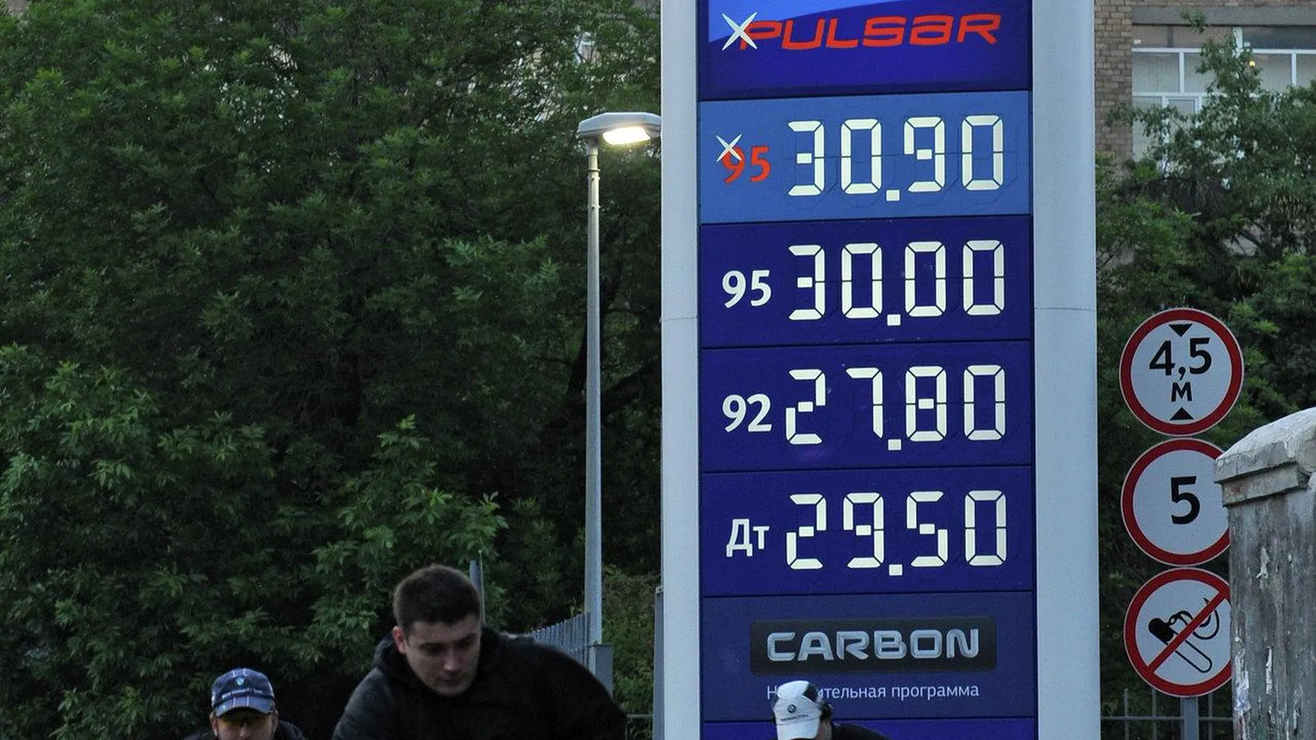 Новый нефтепровод может «удержать» цены на бензин — Шойгу
