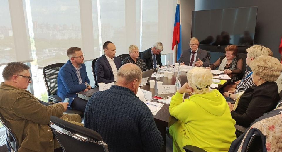 Руководитель фракции КПРФ провел встречу с представителями СНТ
