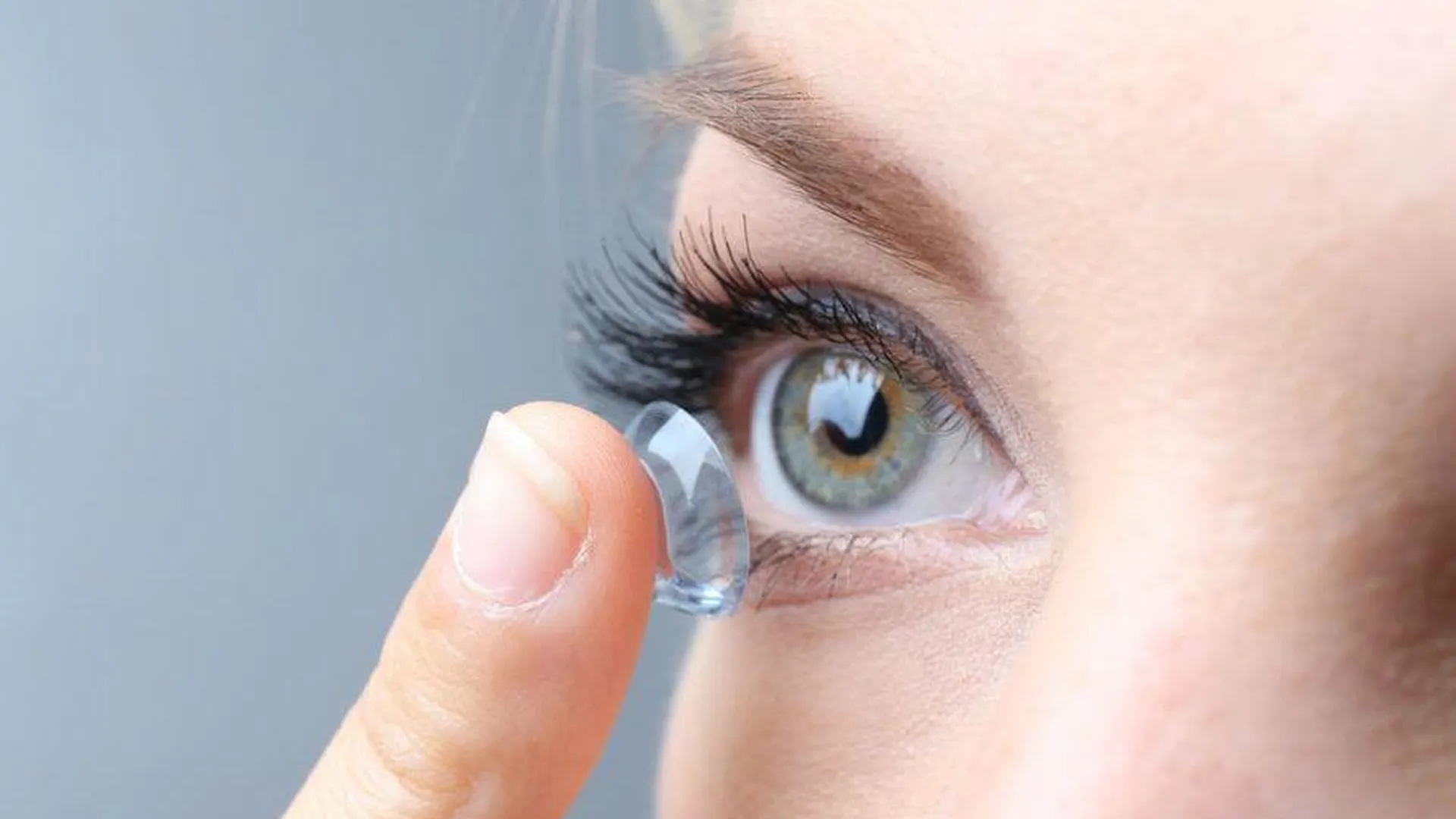 Офтальмолог Миргородская рассказала, каким людям противопоказано носить контактные линзы
