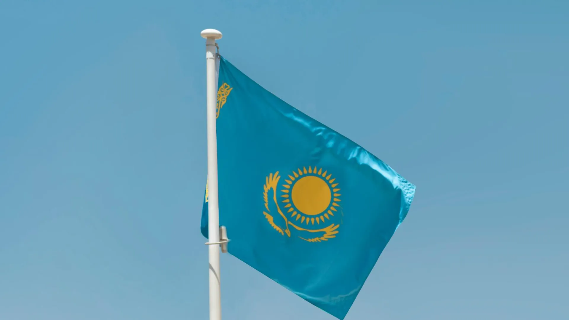 Российские ценные бумаги на сотни млрд рублей могли переехать в Казахстан