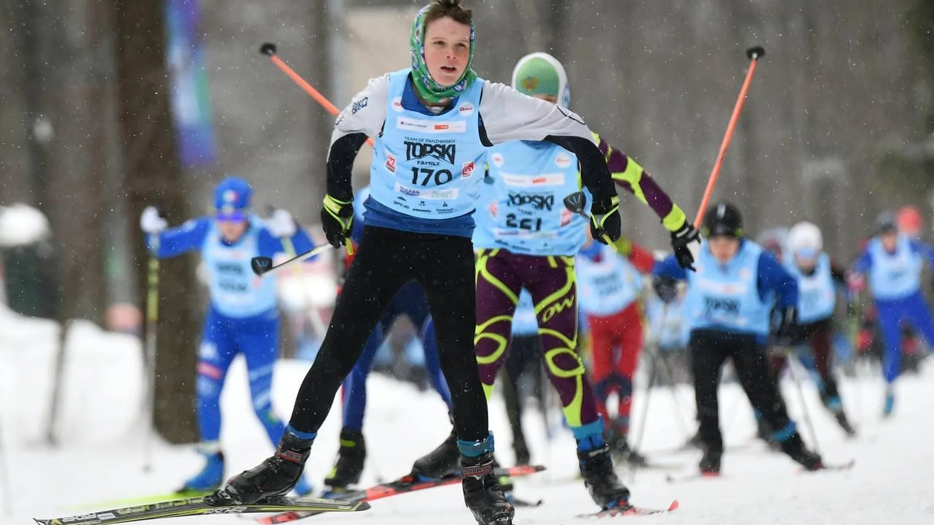 600 любителей лыж собрались на старте II этапа соревнований TOPSKI FAMILY в Одинцове