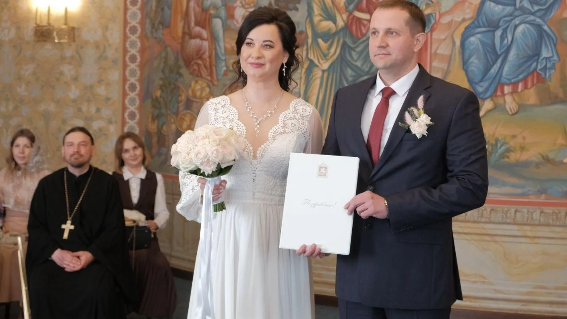 Случай регистрации брака и венчания в один день зафиксирован в Подмосковье