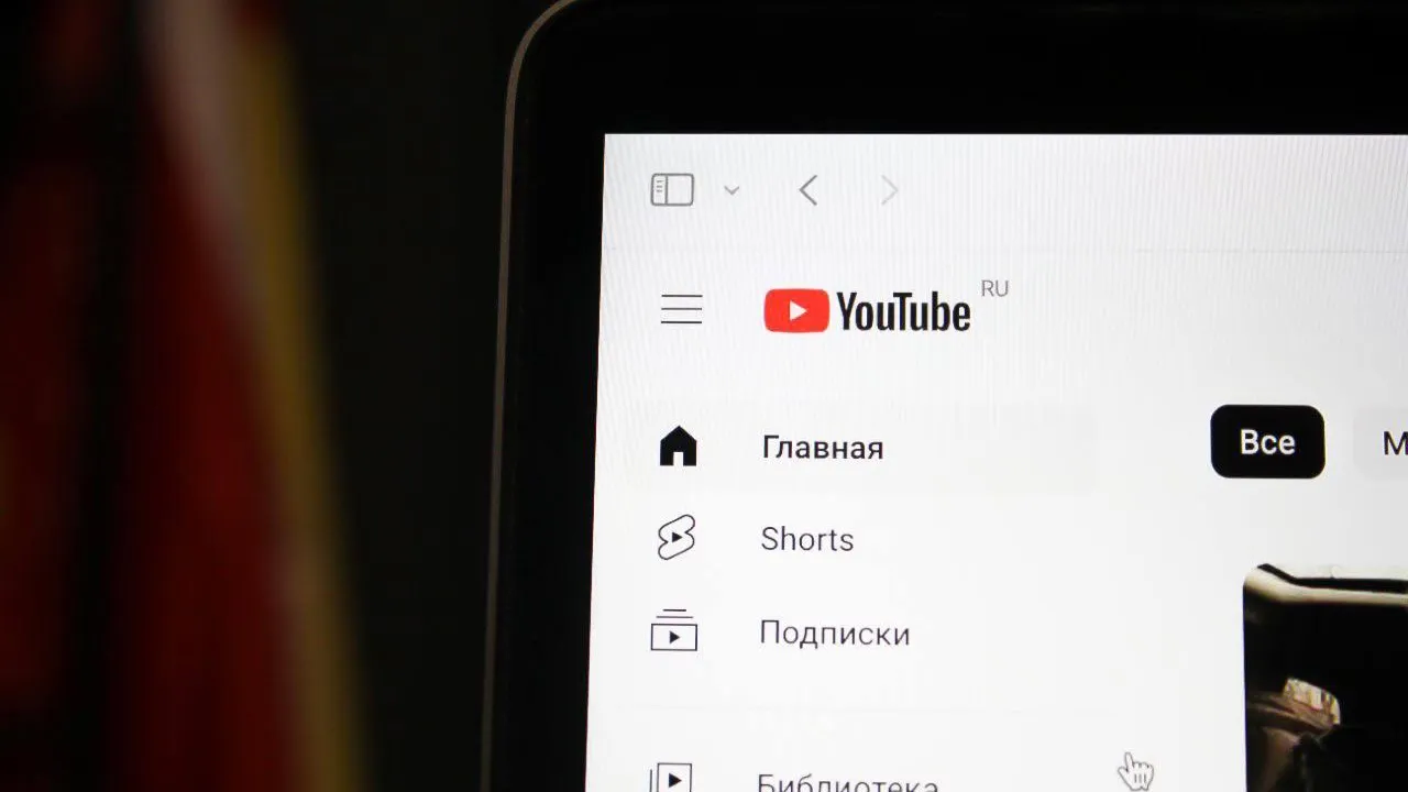 YouTube оборвал вещание российского телеканала в преддверии Крымской весны