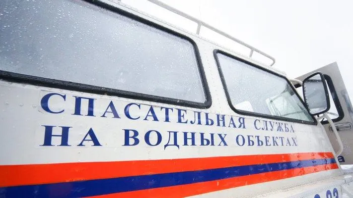 Спасатели вытащили 8 тонувших человек из воды в Москве на выходных