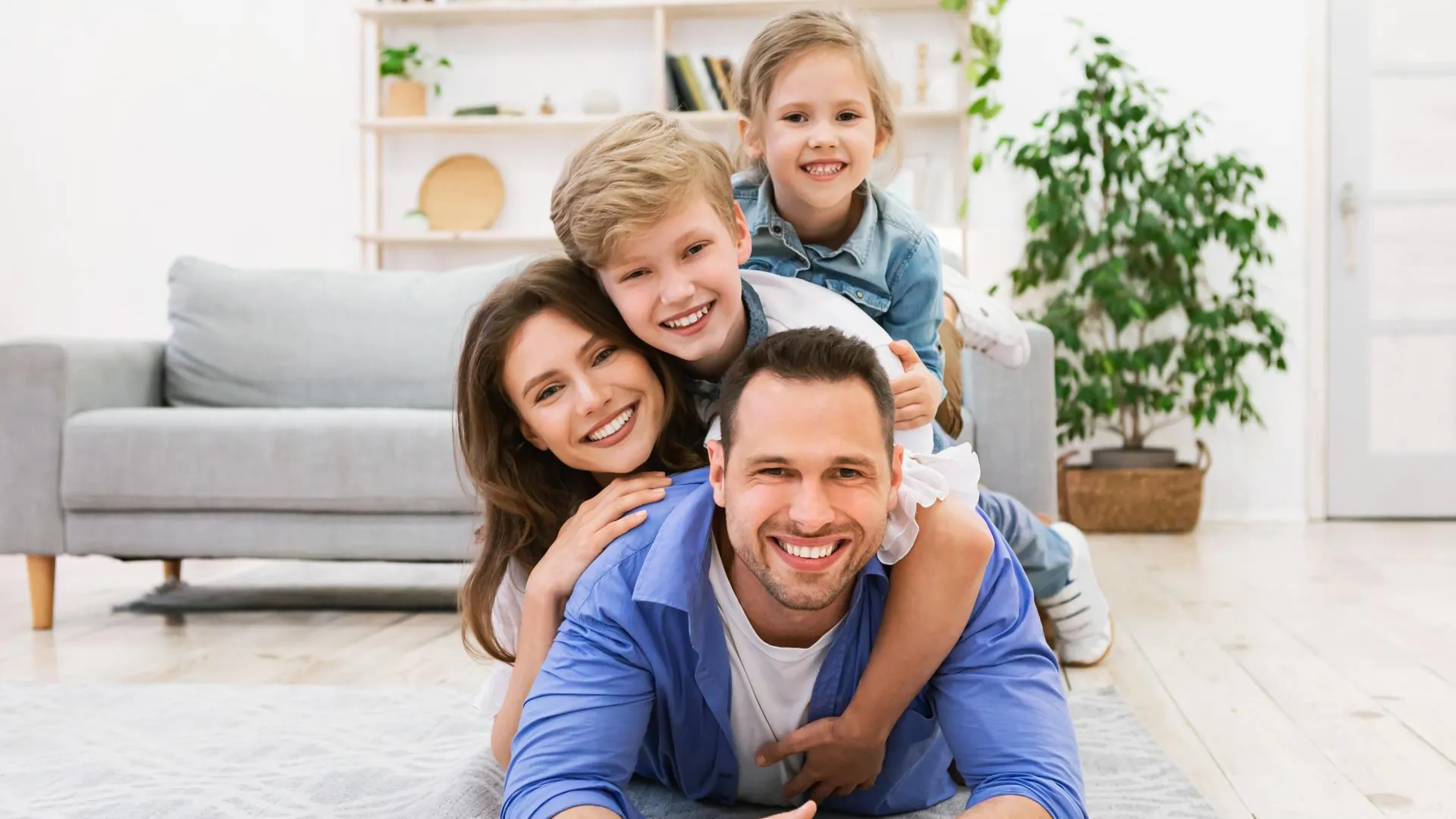 Family fun 4. игры с пеной. Single sister michaela. Family fun 4. ребенок в семье.