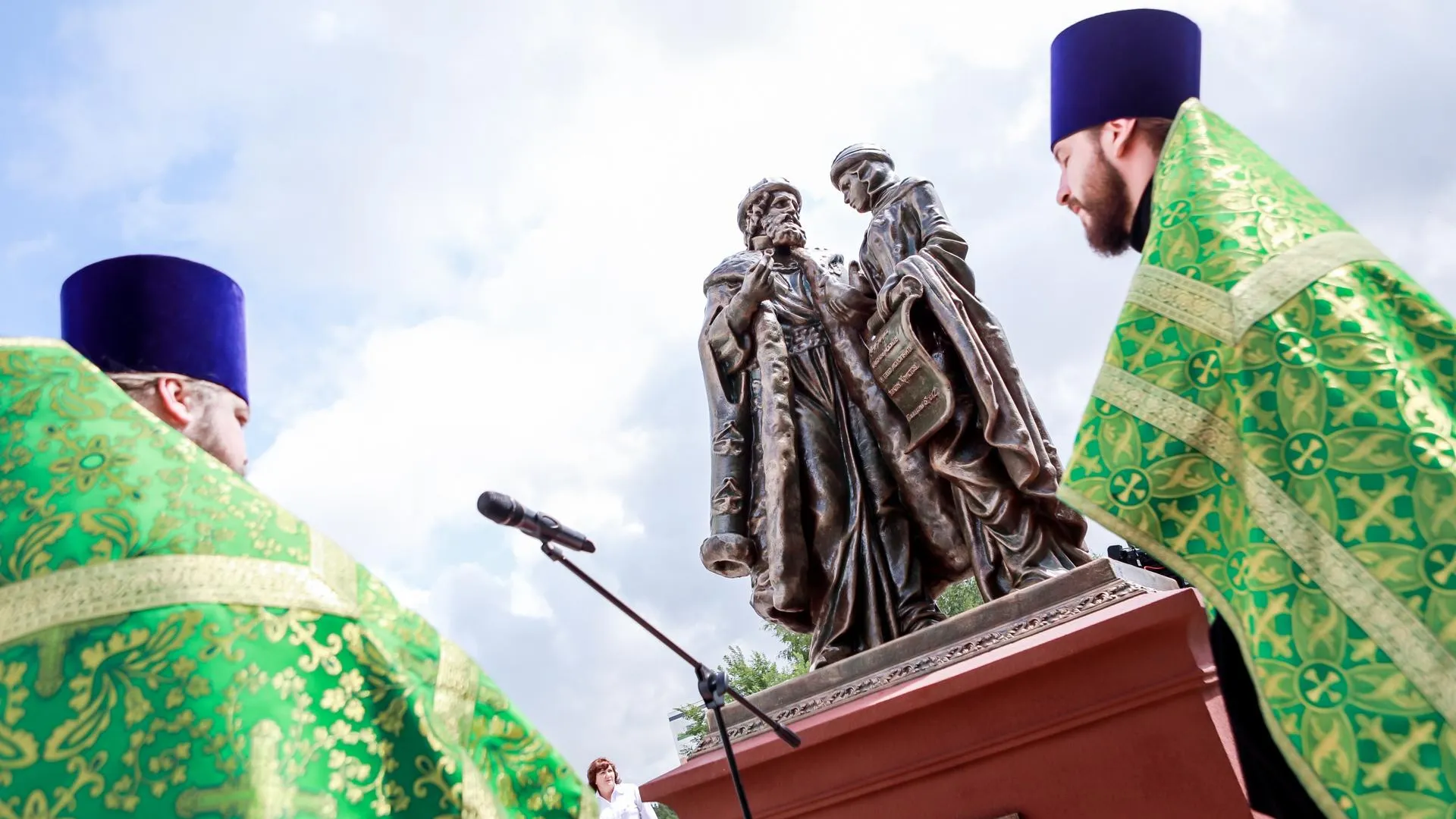 Памятник Петру и Февронии открыли в Солнечногорске